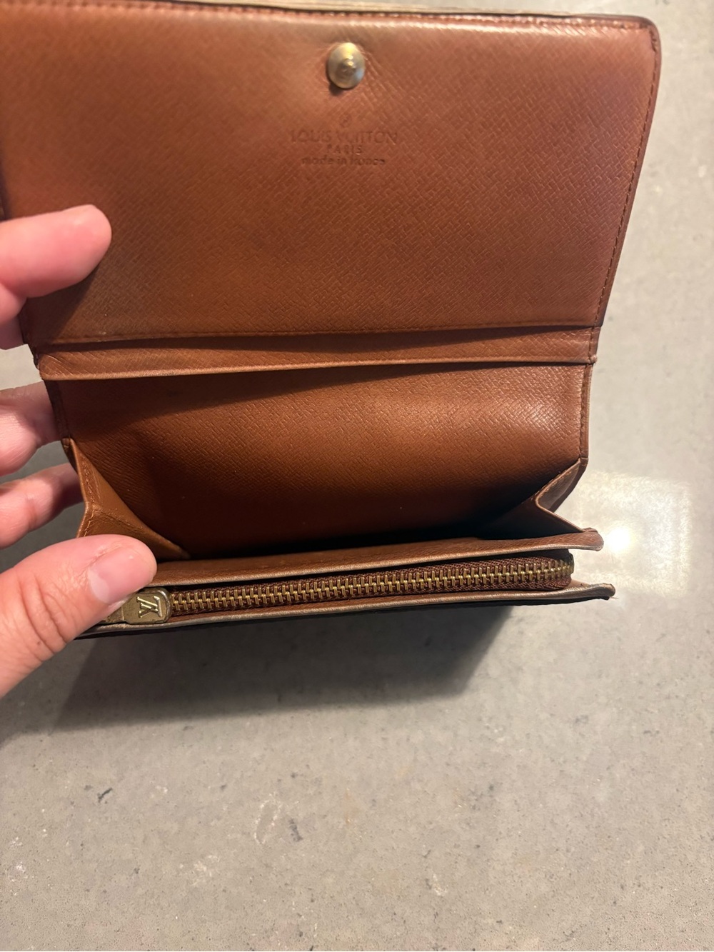Louis Vuitton vintage Monogram Wallet - Picture 6 of 10